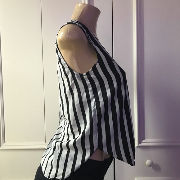 Forever 21 Women’s Sleeveless Striped Top Size Small Preloved - Picture 2 of 5